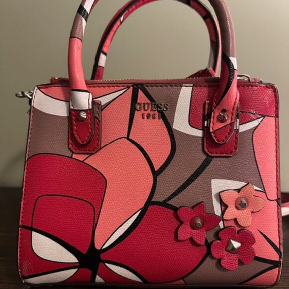 Guess Handbags - Medium Guess handbag w/shoulder strap